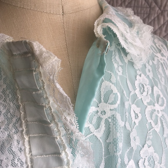 Vintage lace robe - Picture 8 of 8